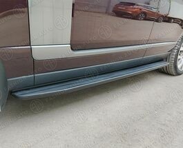 Пороги Range Rover 4 L405 рестайлинг черные с логотипом